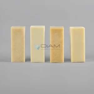 Modelo de implante de injerto óseo esponjoso para el entrenamiento con implantes.
